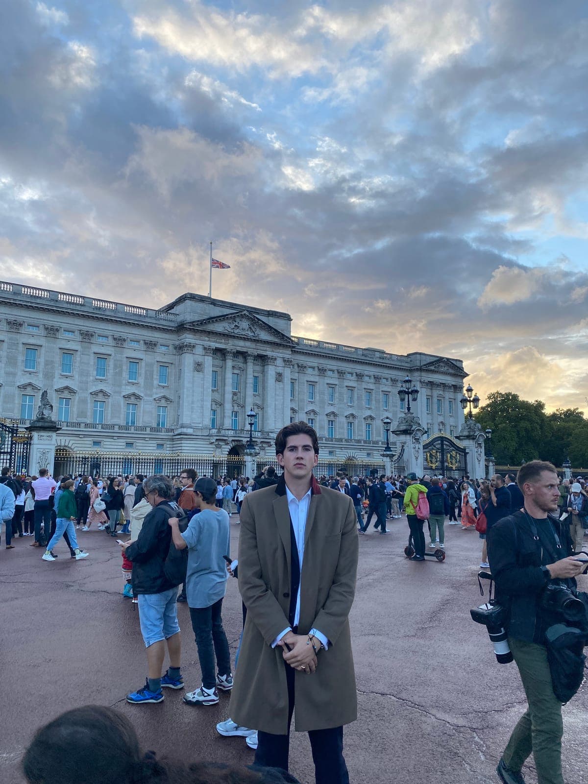 Louis outside Buckingham Palace, flag at half mast, the evening the Queen died